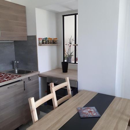 Studio En Plein Centre Ville - 2 A 4 Personnes Tence ภายนอก รูปภาพ