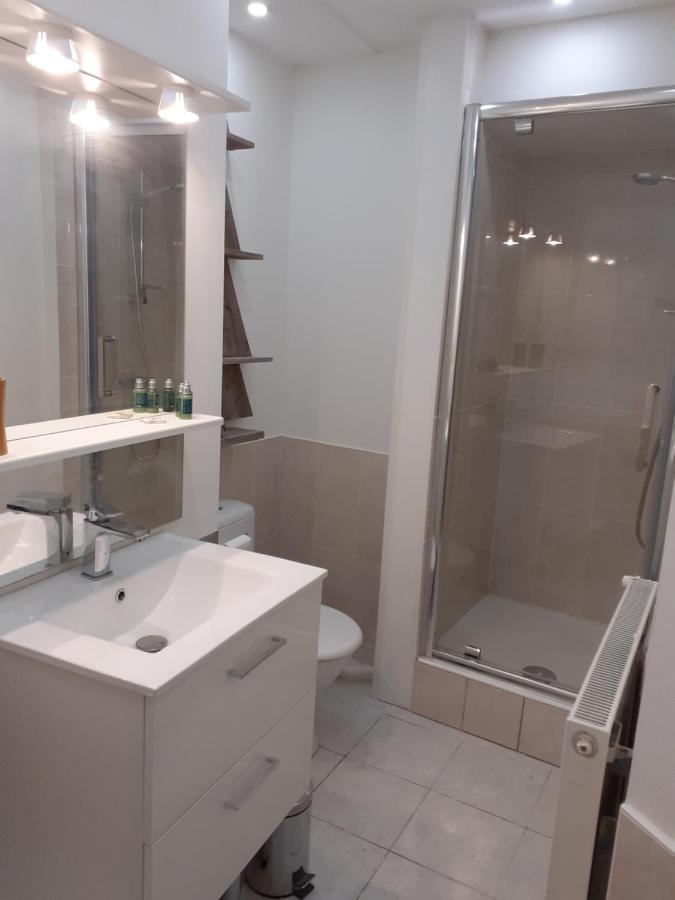 Studio En Plein Centre Ville - 2 A 4 Personnes Tence ภายนอก รูปภาพ