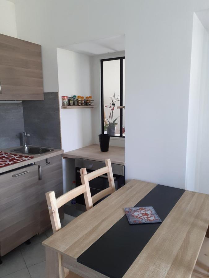 Studio En Plein Centre Ville - 2 A 4 Personnes Tence ภายนอก รูปภาพ